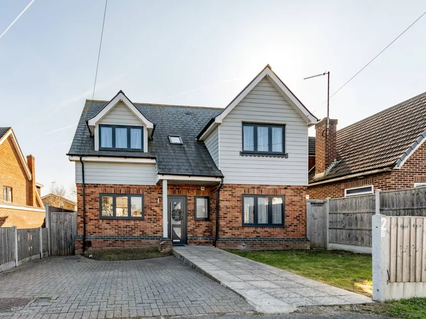 Fully equipped house with garden, fast internet & barbeque - Image 1