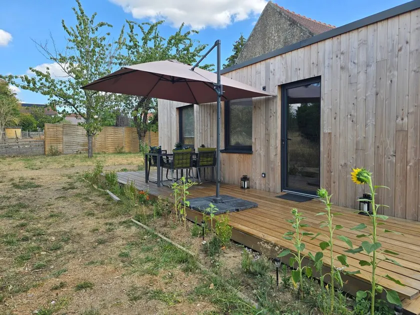 House with garden & terrace - Image 1