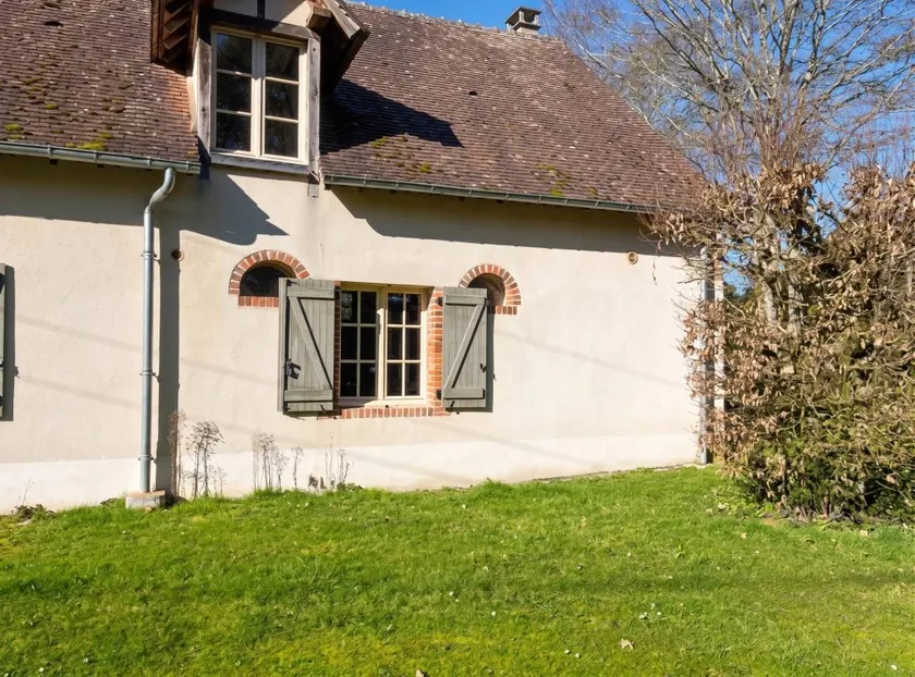 Cozy House with Terrace in Coullons - 80 m² and Garden - Image 1