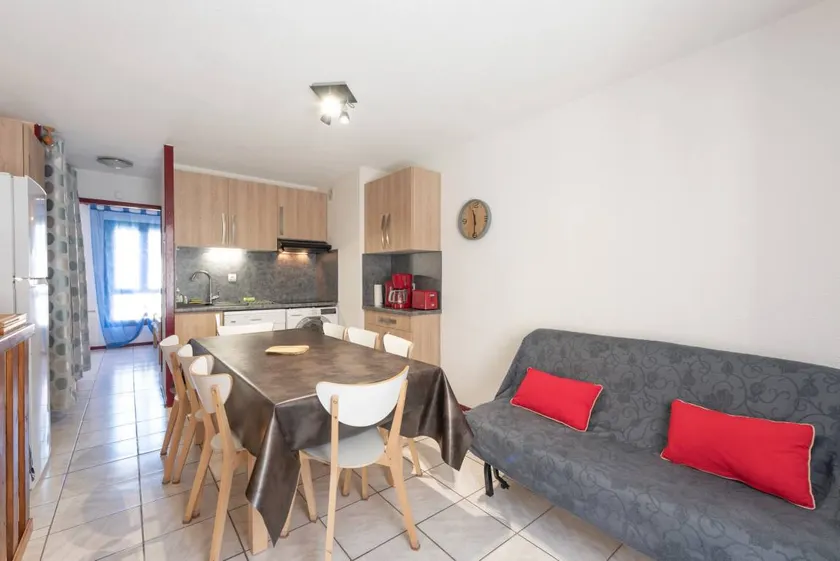 Flat with terrace - Image 1