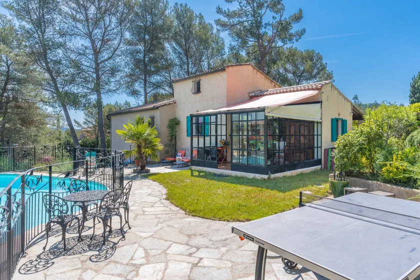 Gîte near Aix and Marseille with Pool - Image 1