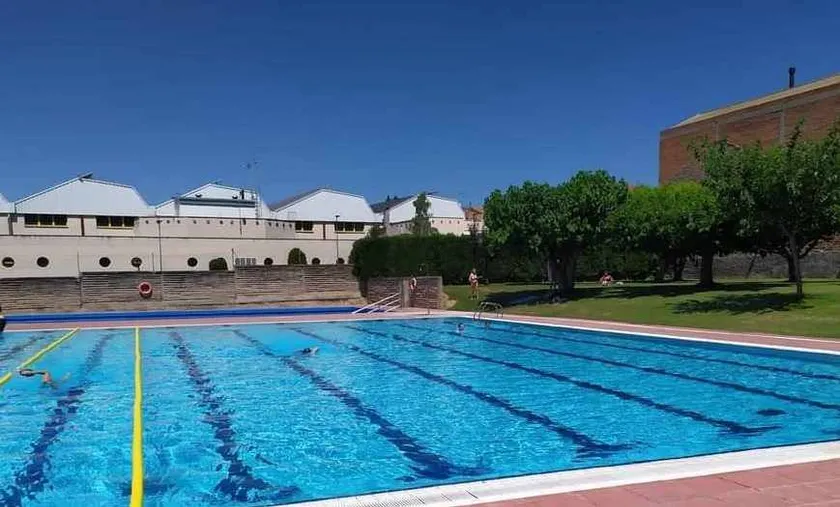 Fully equipped ample house with terrace, pool & barbecue | Perfect for remote work - Image 1