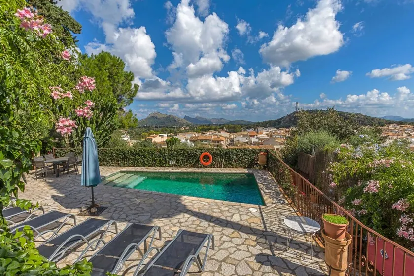 Agréable villa adaptée aux familles avec jardin, piscine privée et terrasse | Avec animaux acceptés - Image 1