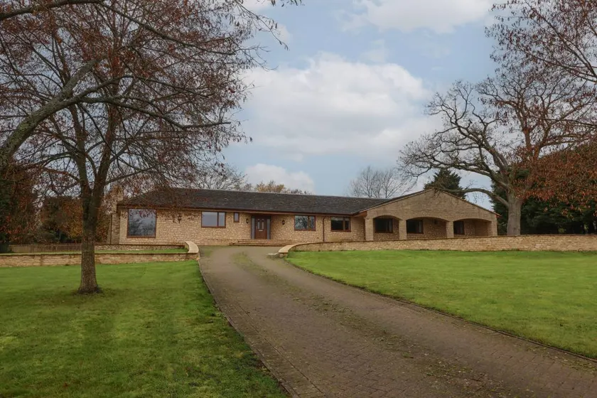 Cottage with BBQ & garden - Image 1