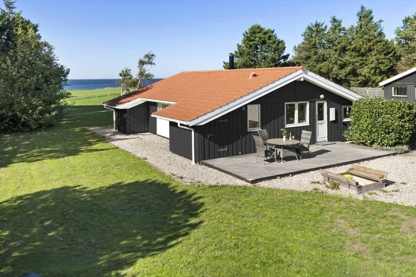 Child-friendly nice holiday home with terrace, barbeque & jacuzzi | Sea view - Image 1