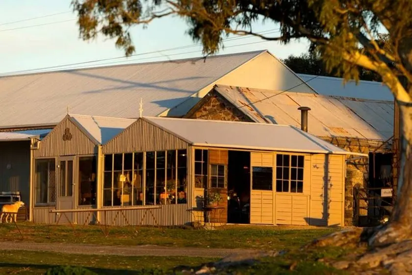 Picturesque Cabin Retreat Surrounded by Farmland in Angaston, Australia - Image 1