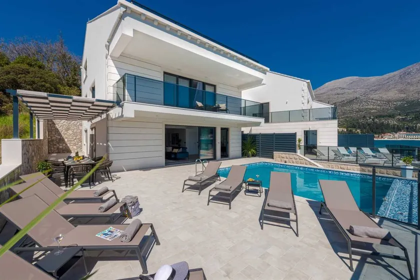 Beachfront Villa Absoluta with Pool - Image 1