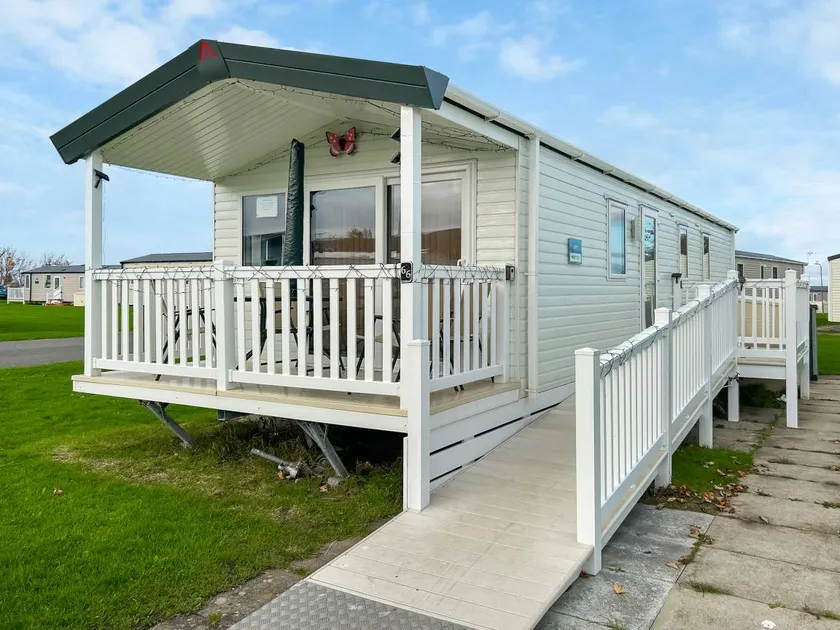 Cottage with garden & pool | River view - Image 1