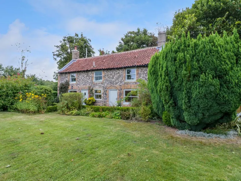 Child-friendly beautiful cottage with garden - Image 1