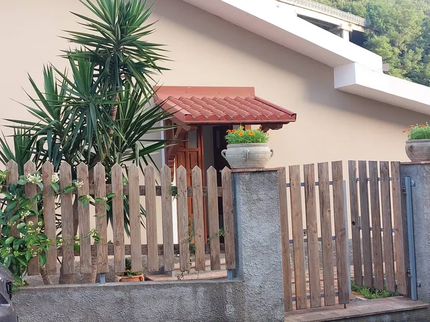 Family-oriented villa with garden | Mountain view | Pets allowed - Image 1