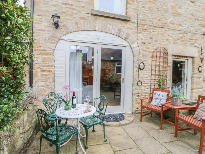 Cottage with garden - Image 1