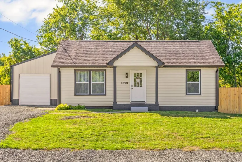 Enjoy Our 936sf Single-story Home With a Private Entrance - Image 1