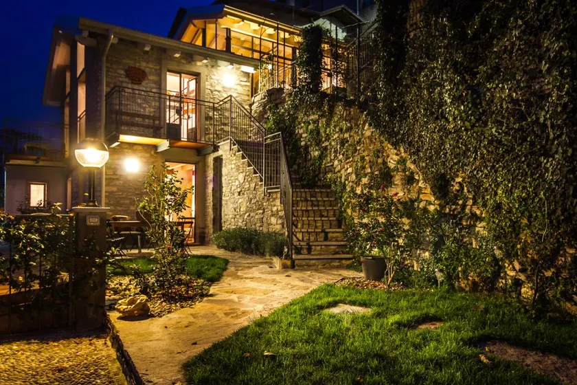 Holiday home with garden | Garden view - Image 1