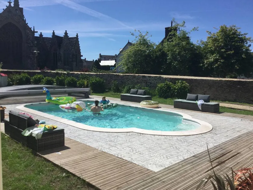 Lovely dedicated room with garden, barbecue & pool - Image 1