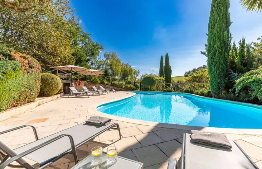 Villa with garden, terrace & private pool - Image 1