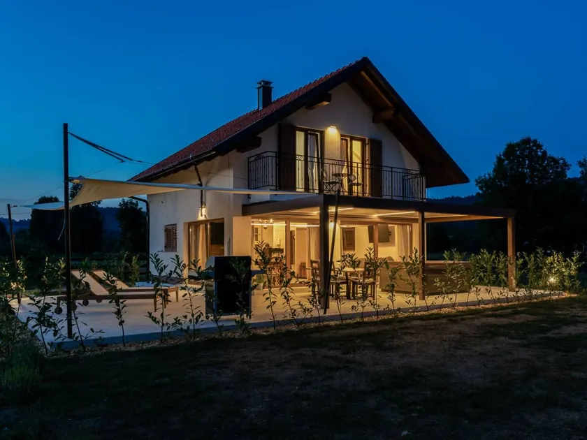 House with garden, terrace & hot tub | Pets allowed - Image 1