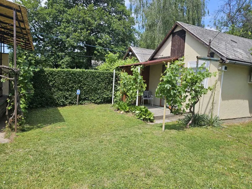 Studio with shaded garden, air conditioning and internet - Image 1
