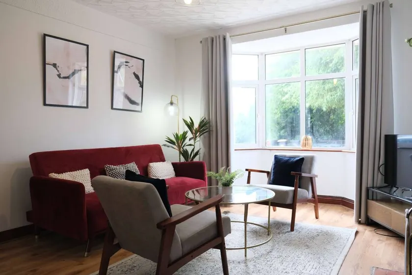 Bright and Spacious 4 Bedroom Home in Bedford - Image 1