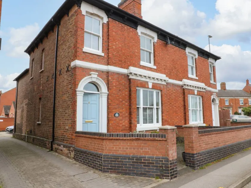 Family-oriented lovely cottage with garden | Pets allowed - Image 1
