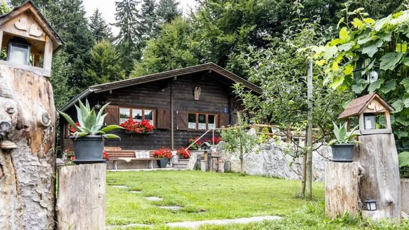 Family-oriented lovely flat with terrace & garden - Image 1