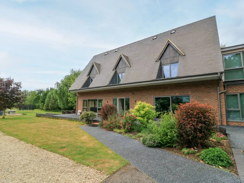 Cottage with garden & hot tub - Image 1