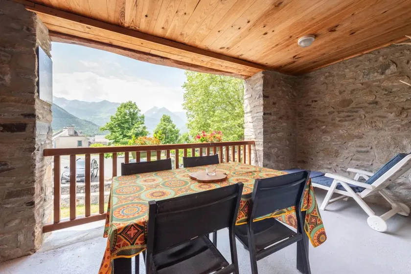 House with hot tub, barbeque & terrace | Mountain view - Image 1