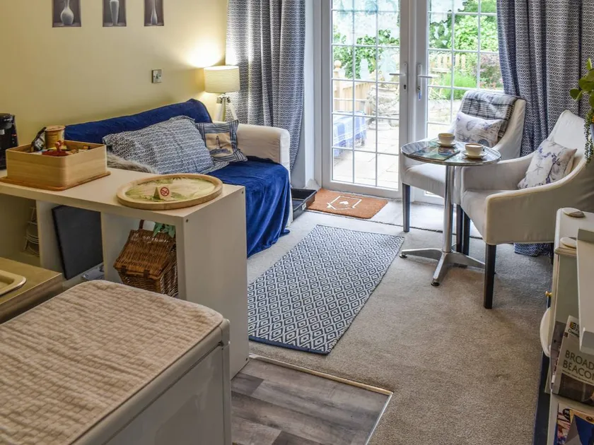 Family-oriented charming cottage with barbecue & garden | River view | Pet-friendly - Image 1