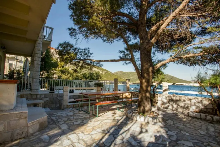 Apartment with garden, terrace & fast internet | Sea view - Image 1