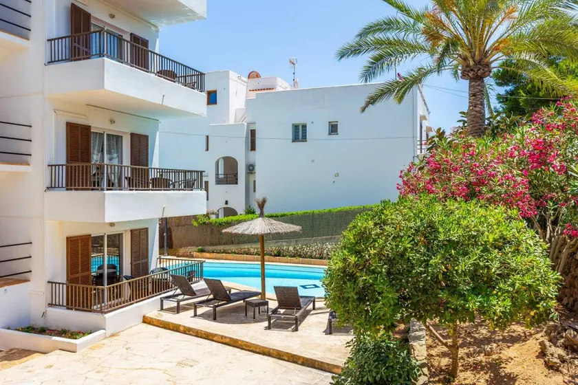 Holiday apartment with garden, terrace & pool | Garden view - Image 1