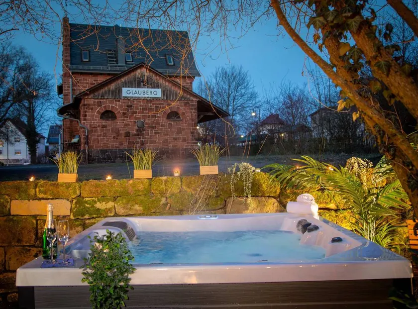 Apartment with garden, hot tub & fast internet - Image 1