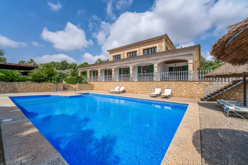 Holiday home with barbecue, private pool & terrace - Image 1