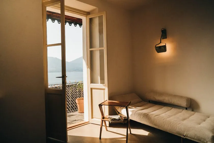 Flat | Lake view - Image 1