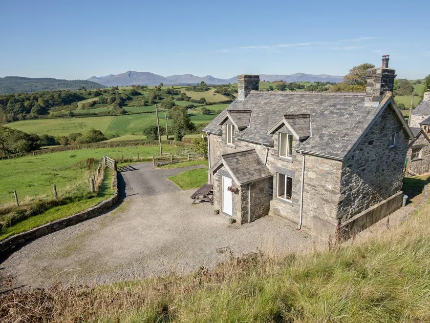 Cottage with garden & BBQ - Image 1