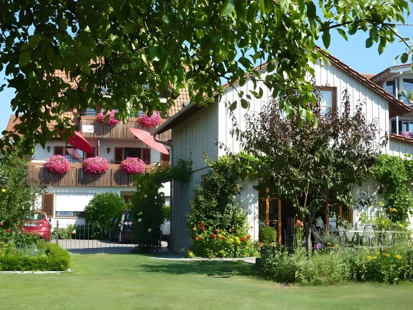 Holiday apartment with terrace & garden | Lake view - Image 1