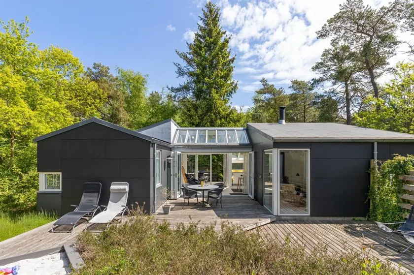 Fully equipped lovely holiday home with hot tub & terrace | Beach nearby - Image 1