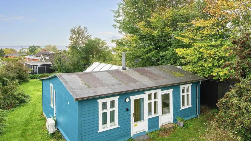 Holiday home with sauna, terrace & barbeque - Image 1