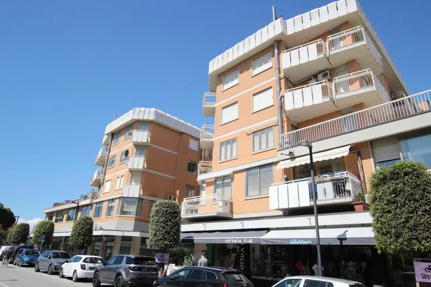 Condominio Commerciale - Image 1