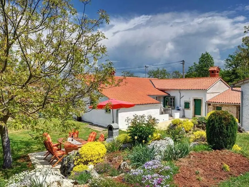 House with private pool, garden & barbeque | Nature view - Image 1