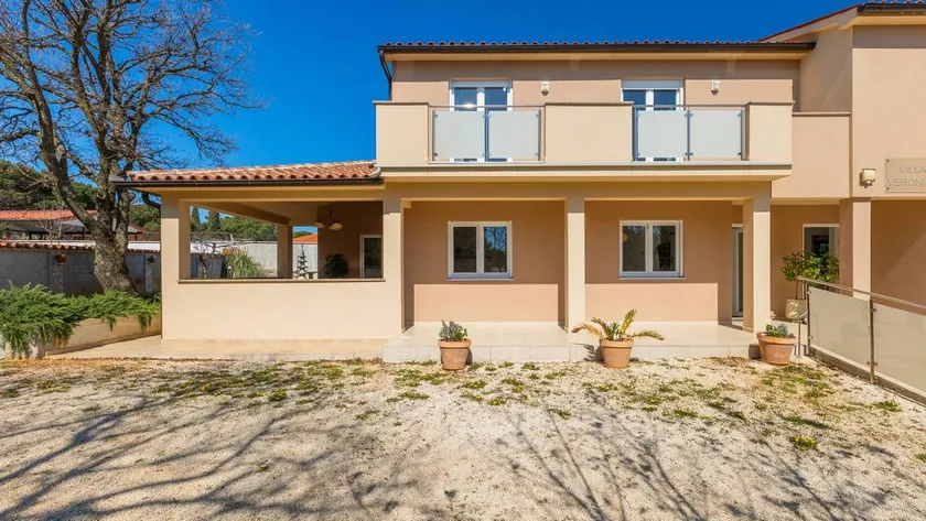 Villa with garden, barbecue & terrace - Image 1