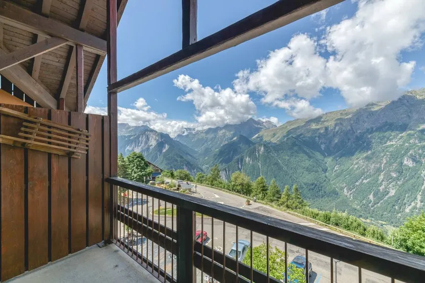 Flat | Mountain view - Image 1