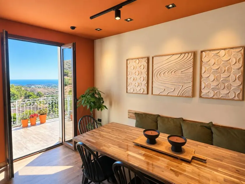 Flat with garden & terrace - Image 1