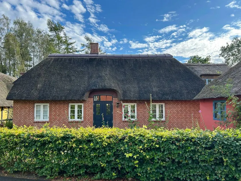Holiday home with terrace - Image 1