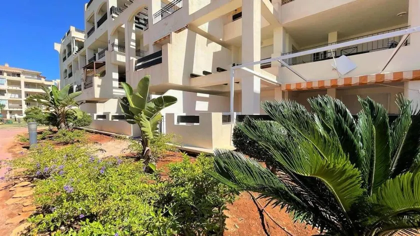 Nice flat with garden, terrace & pool | Close to the beach - Image 1