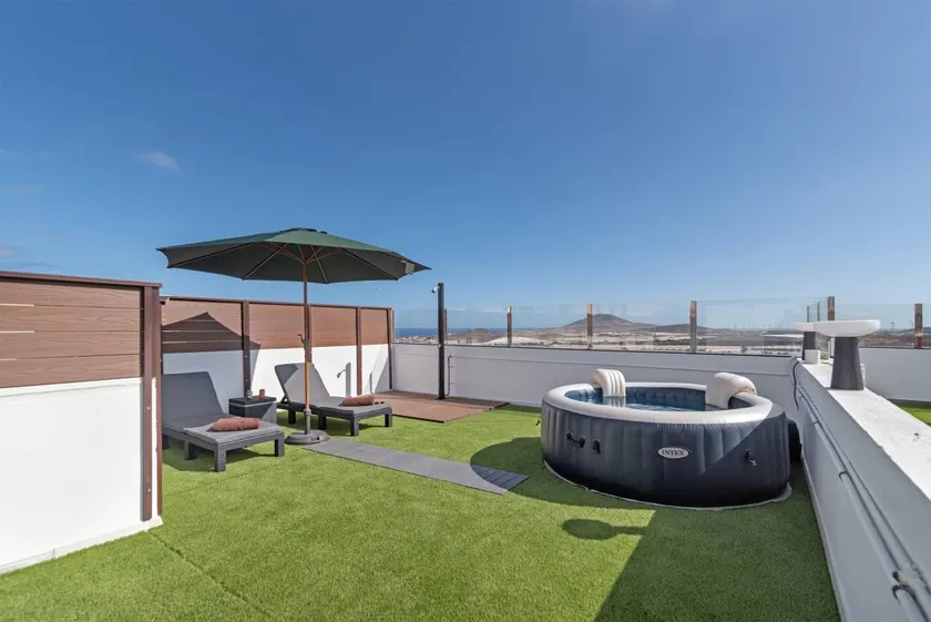 Vacation Apartment 'Unidad A' with Sea Views, Wi-Fi, and Air Conditioning - Image 1
