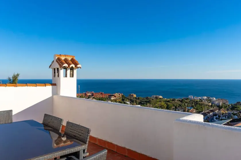 Holiday Home 'París' with Sea Views, Wi-Fi and Air Conditioning - Image 1