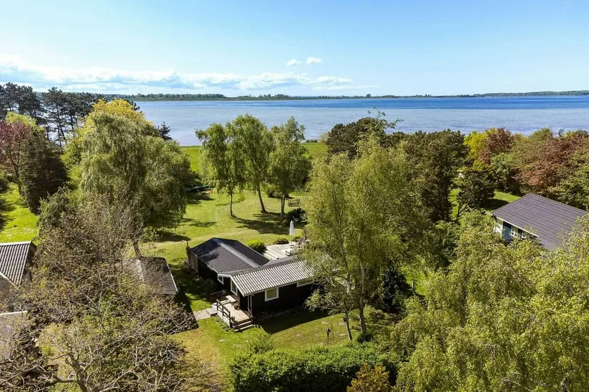 Holiday home with terrace & garden | Sea view - Image 1
