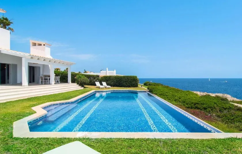 Exclusive Modern Villa with Pool, Beach Access & Panoramic Sea Views in Mallorca - Image 1