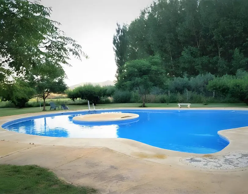 Aparthotel con piscina, giardino e griglia - Image 1