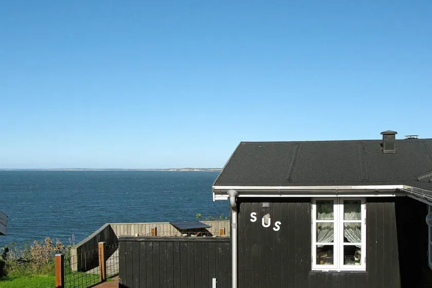 House with barbeque & terrace - Image 1