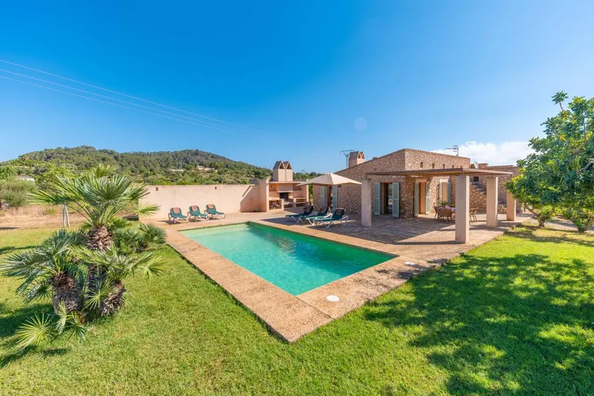 Villa avec jardin, barbecue et piscine privée - Image 1